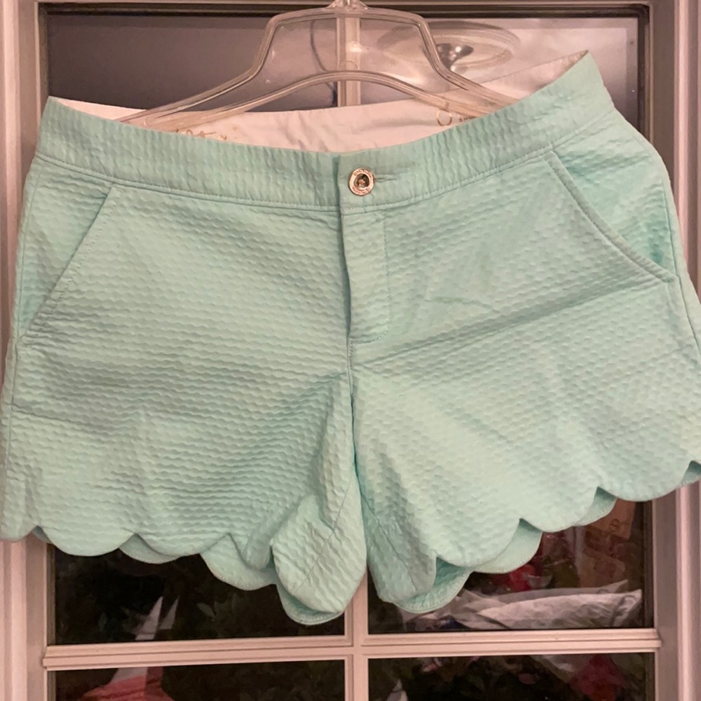 Lily Pulitzer scalloped bottom edge, mint green colored shorts 100% cotton